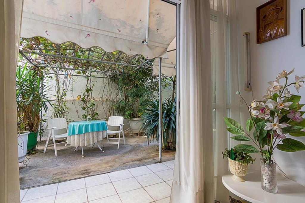 Vintage Style Apartment With Beautiful Backyard Ateny Zewnętrze zdjęcie