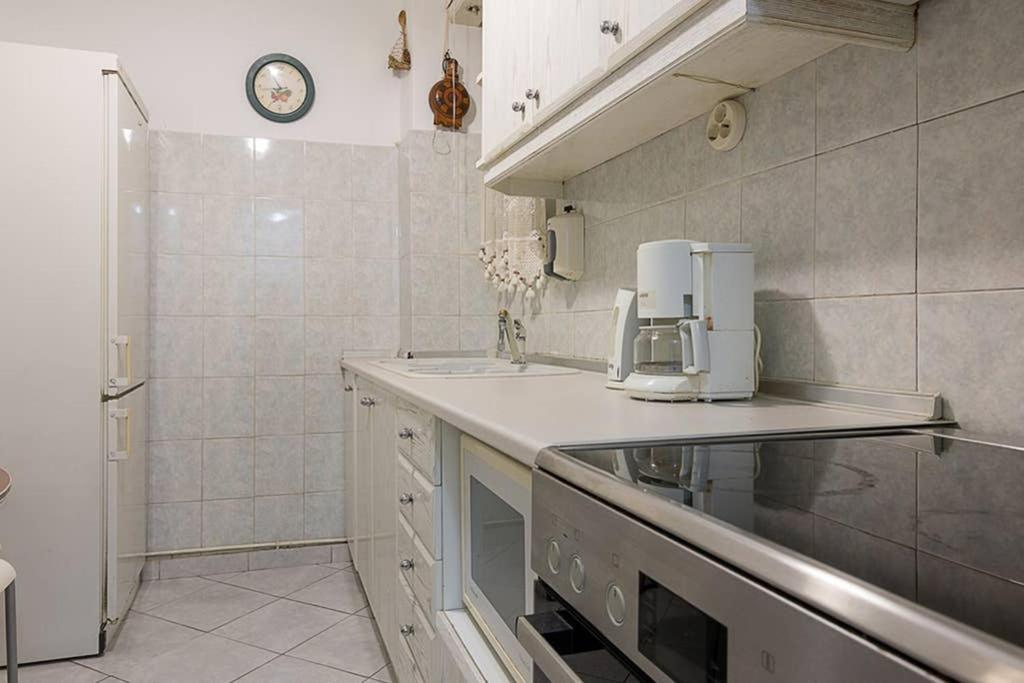 Vintage Style Apartment With Beautiful Backyard Ateny Zewnętrze zdjęcie