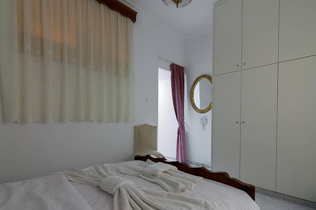 Vintage Style Apartment With Beautiful Backyard Ateny Zewnętrze zdjęcie