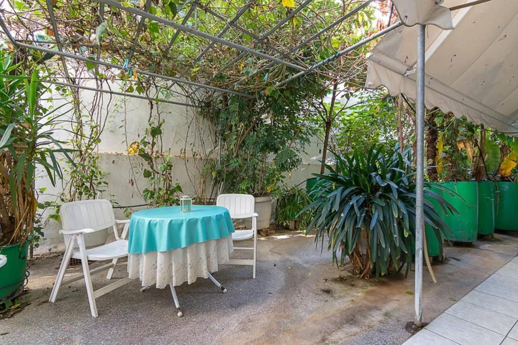 Vintage Style Apartment With Beautiful Backyard Ateny Zewnętrze zdjęcie