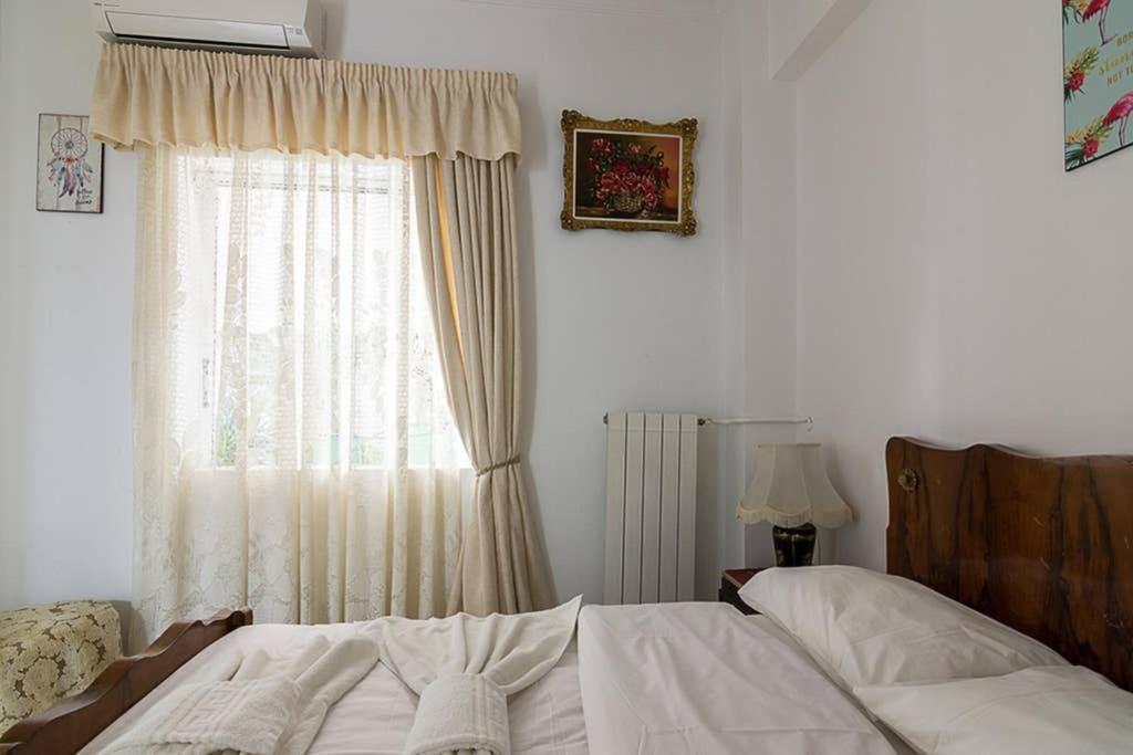Vintage Style Apartment With Beautiful Backyard Ateny Zewnętrze zdjęcie