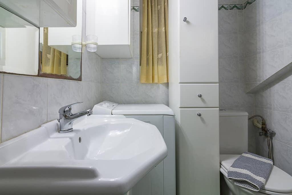 Vintage Style Apartment With Beautiful Backyard Ateny Zewnętrze zdjęcie