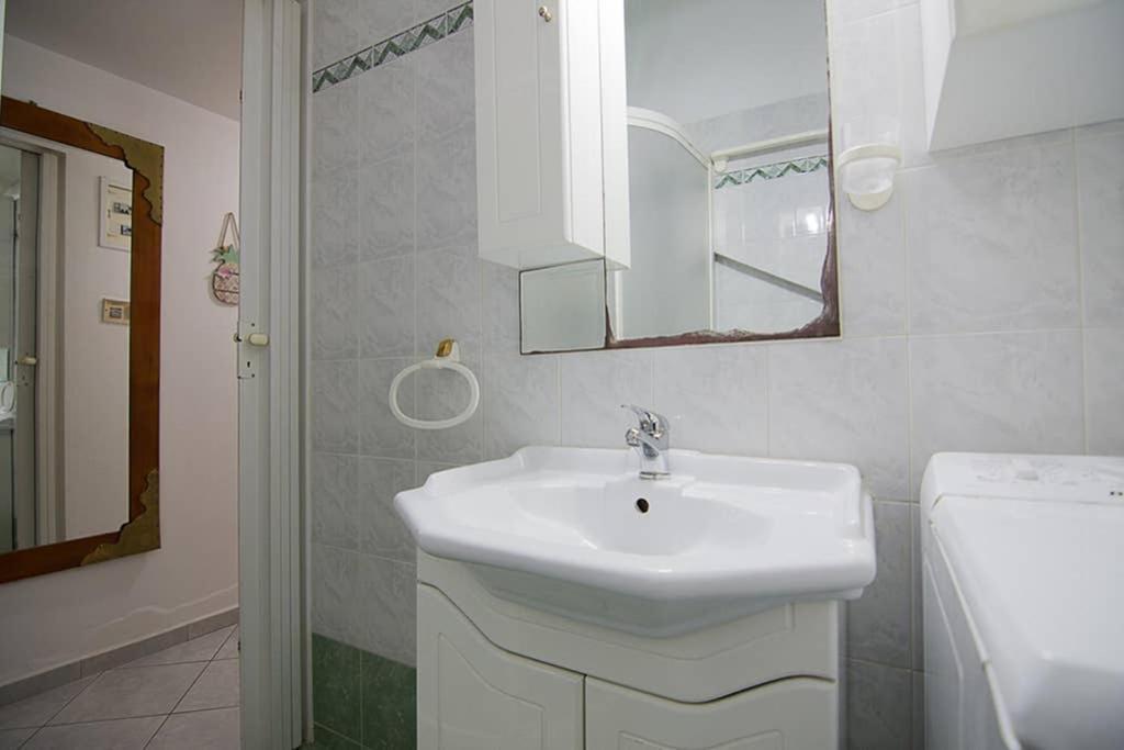 Vintage Style Apartment With Beautiful Backyard Ateny Zewnętrze zdjęcie